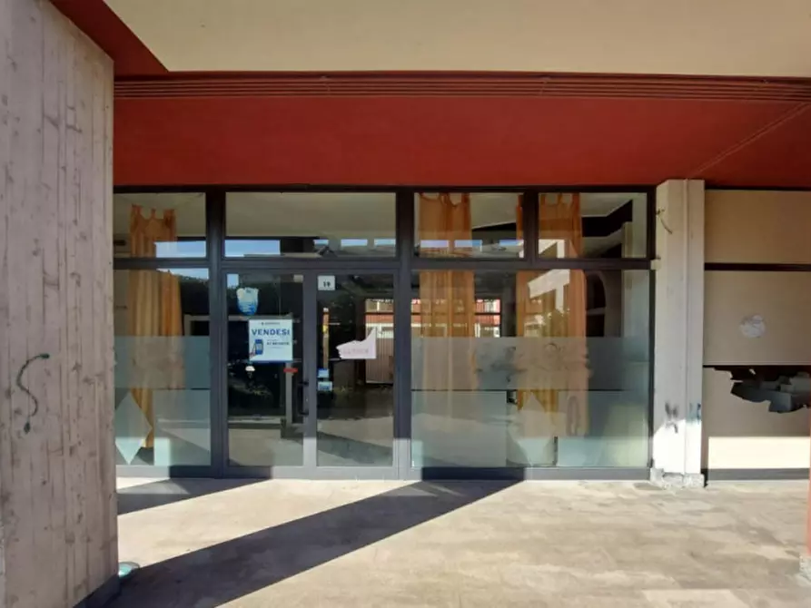 Immagine 14 di Negozio in vendita  in Via Monsigor Cazzaniga, N. 19 a Gorgonzola