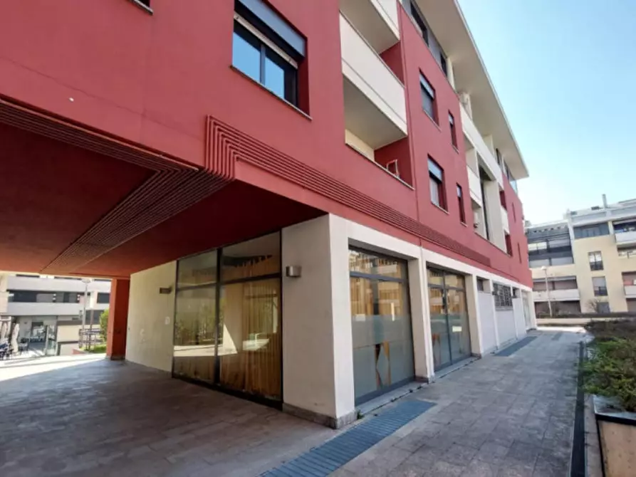 Immagine 1 di Negozio in vendita  in Via Monsigor Cazzaniga, N. 19 a Gorgonzola