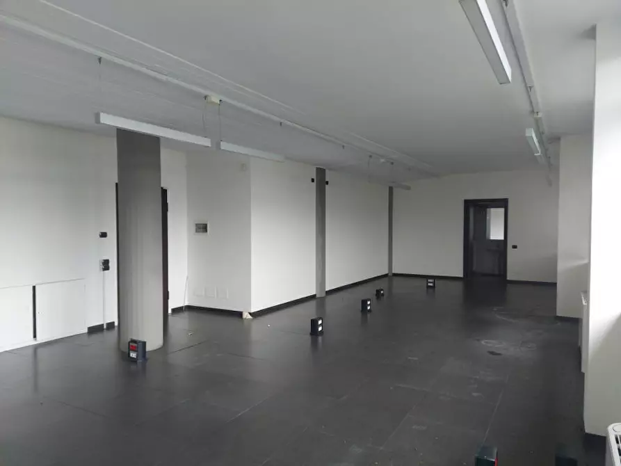 Immagine 12 di Ufficio in vendita  in Corso Moncenisio, N. 43 a Rosta