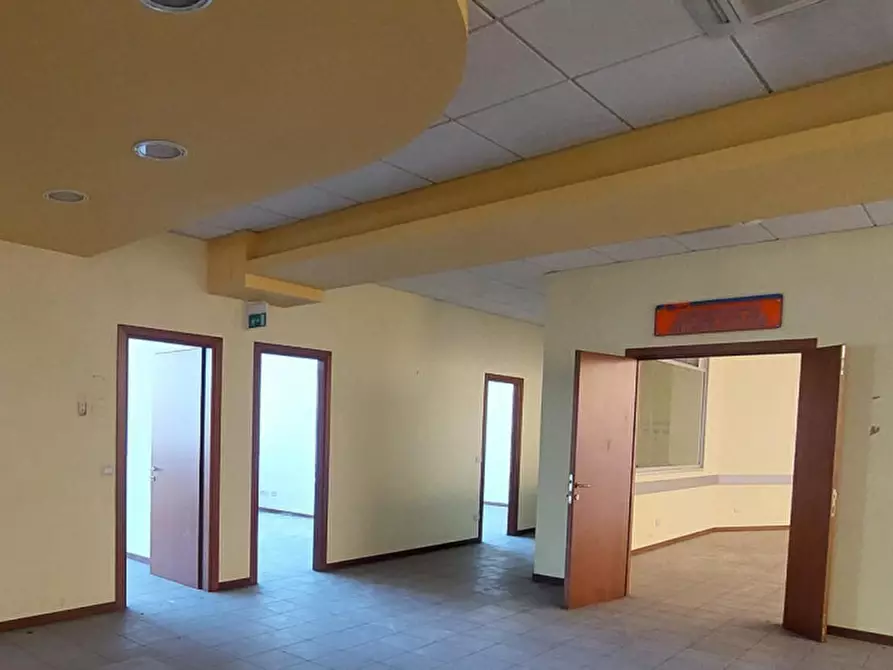 Immagine 3 di Ufficio in vendita  in Via Francesco Crispi, N. 7 a Osimo