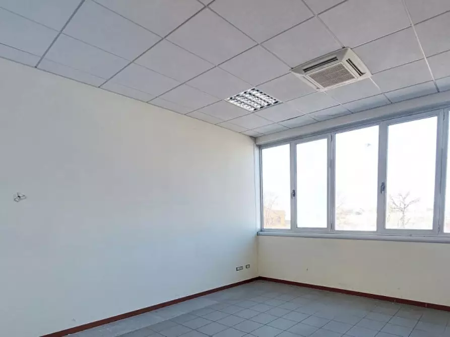 Immagine 8 di Ufficio in vendita  in Via Francesco Crispi, N. 7 a Osimo