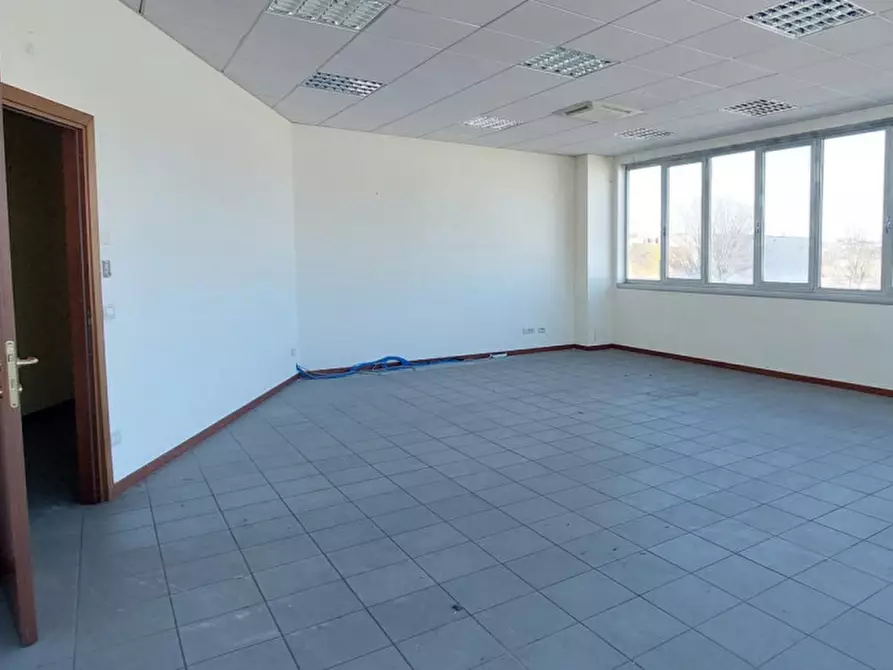 Immagine 10 di Ufficio in vendita  in Via Francesco Crispi, N. 7 a Osimo