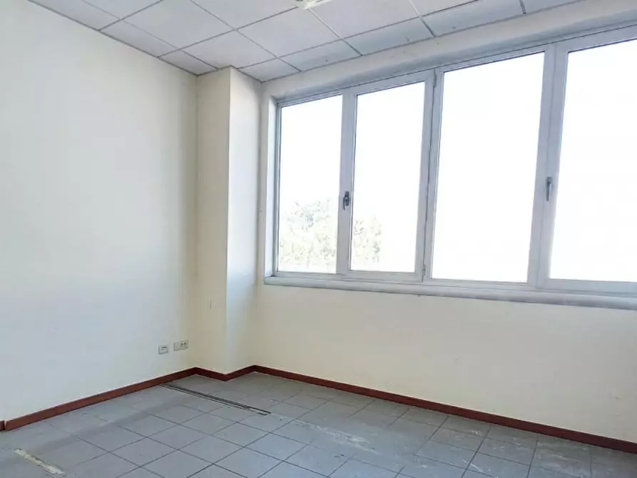 Immagine 11 di Ufficio in vendita  in Via Francesco Crispi, N. 7 a Osimo