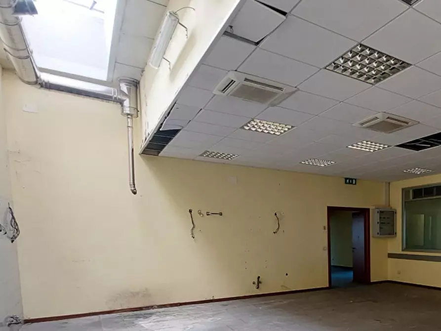 Immagine 13 di Ufficio in vendita  in Via Francesco Crispi, N. 7 a Osimo