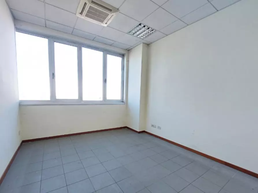 Immagine 15 di Ufficio in vendita  in Via Francesco Crispi, N. 7 a Osimo