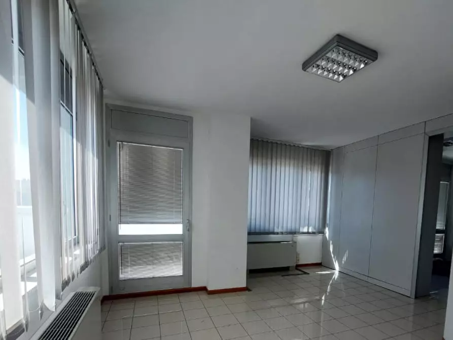 Immagine 4 di Ufficio in vendita  in Via Achille Grandi, N. 10 a Osimo