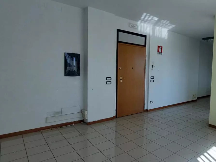 Immagine 7 di Ufficio in vendita  in Via Achille Grandi, N. 10 a Osimo