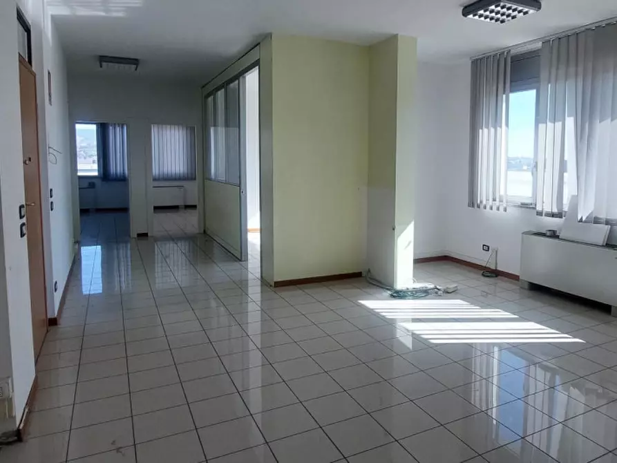 Immagine 8 di Ufficio in vendita  in Via Achille Grandi, N. 10 a Osimo