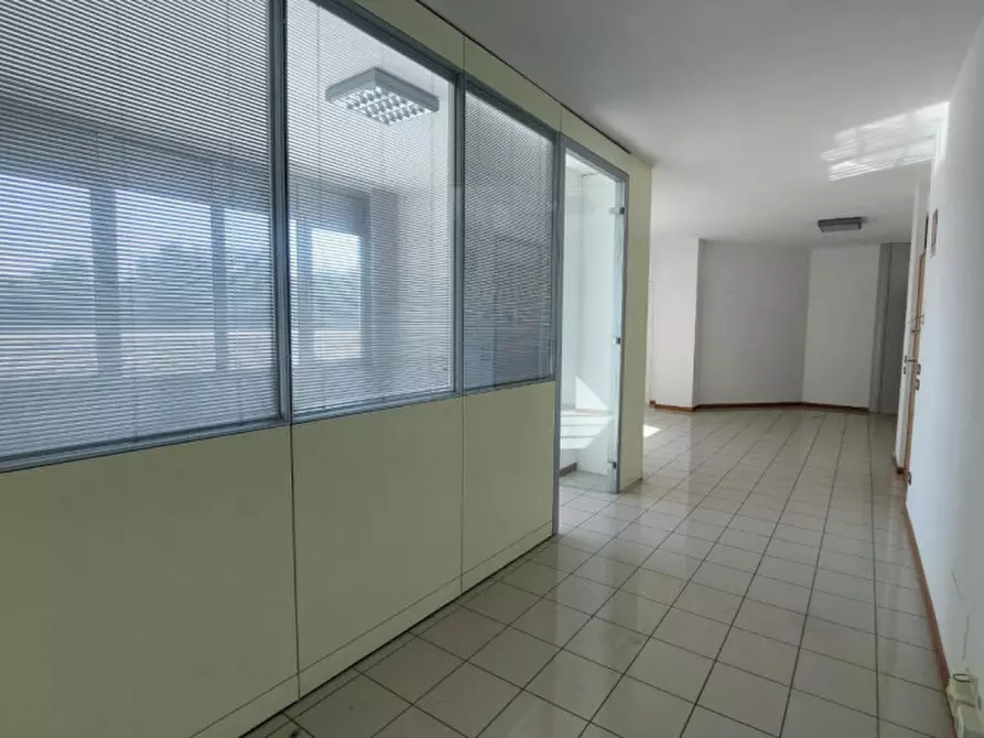 Immagine 9 di Ufficio in vendita  in Via Achille Grandi, N. 10 a Osimo