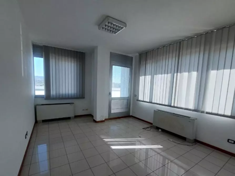 Immagine 1 di Ufficio in vendita  in Via Achille Grandi, N. 10 a Osimo