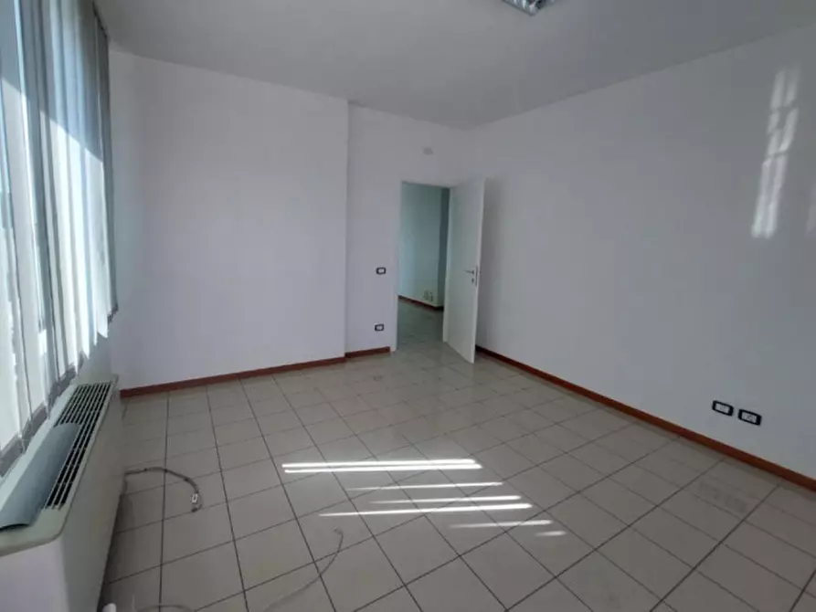 Immagine 11 di Ufficio in vendita  in Via Achille Grandi, N. 10 a Osimo