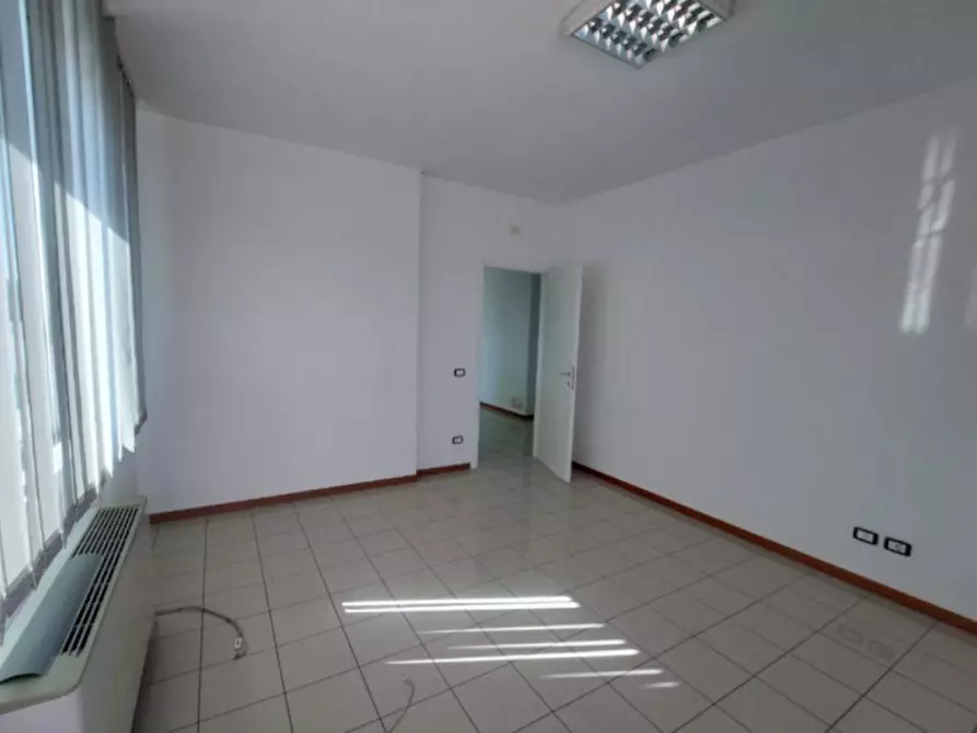 Immagine 16 di Ufficio in vendita  in Via Achille Grandi, N. 10 a Osimo