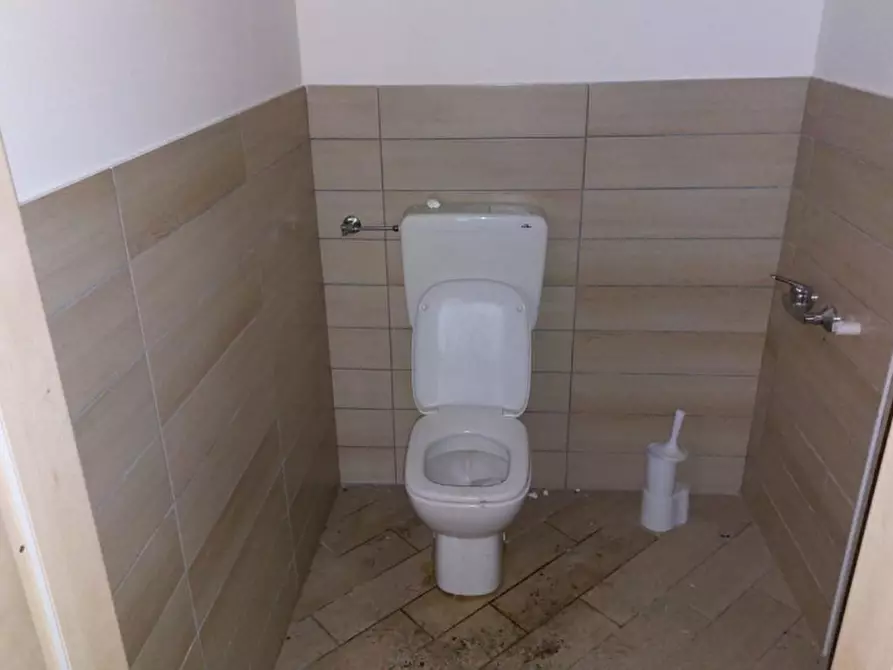 Immagine 15 di Ufficio in vendita  in Viale della Stazione, N. 1 a Rubiera