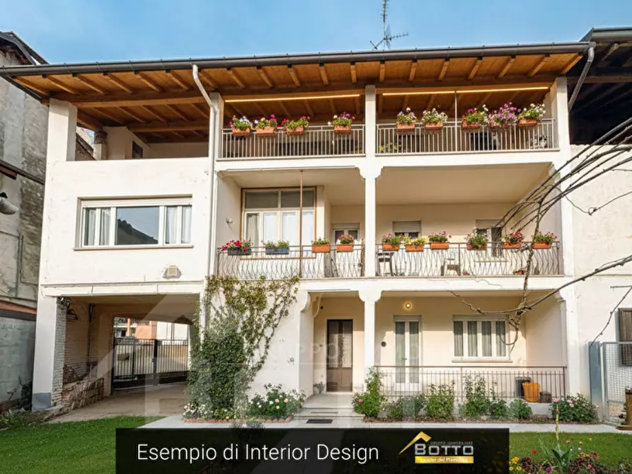 Immagine 1 di Villetta a schiera in vendita  in Via IV Novembre n.5 a Cavaglio D'agogna