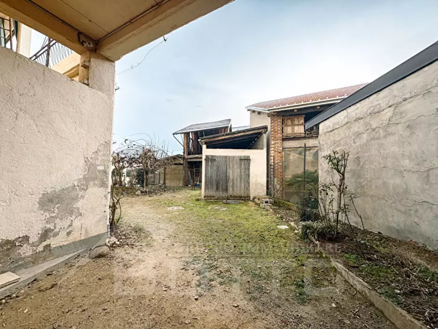 Immagine 39 di Villetta a schiera in vendita  in Via IV Novembre n.5 a Cavaglio D'agogna