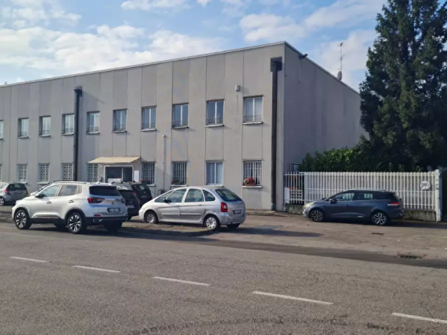 Immagine 1 di Capannone industriale in affitto  in Via Lazio a Buccinasco