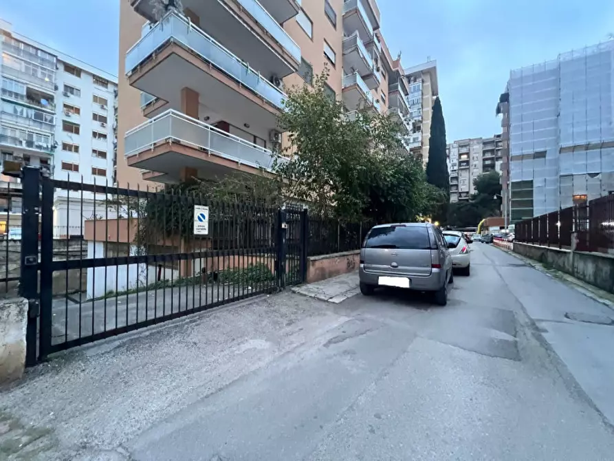 Immagine 1 di Garage in vendita  in via portogallo a Palermo