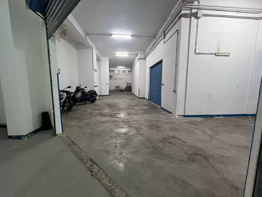 Immagine 2 di Garage in vendita  in via portogallo a Palermo