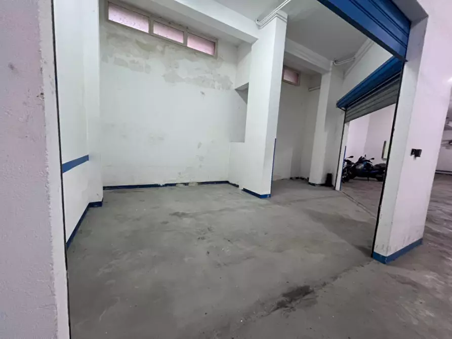 Immagine 4 di Garage in vendita  in via portogallo a Palermo
