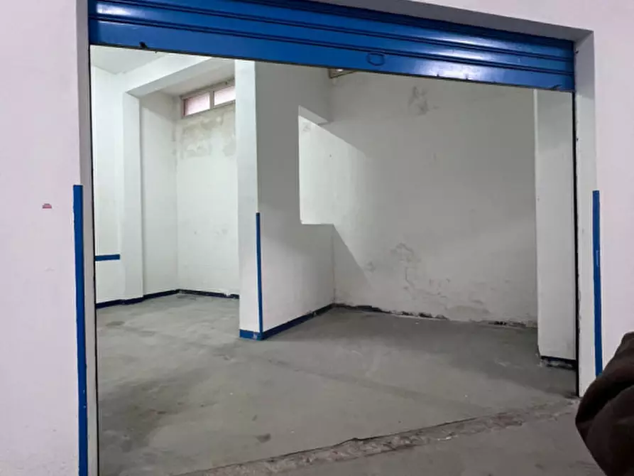 Immagine 7 di Garage in vendita  in via portogallo a Palermo
