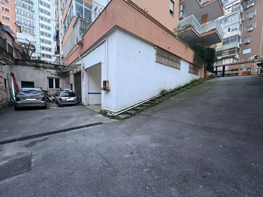 Immagine 11 di Garage in vendita  in via portogallo a Palermo