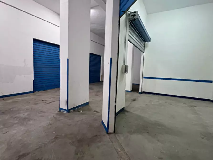 Immagine 14 di Garage in vendita  in via portogallo a Palermo