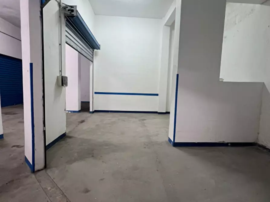 Immagine 16 di Garage in vendita  in via portogallo a Palermo