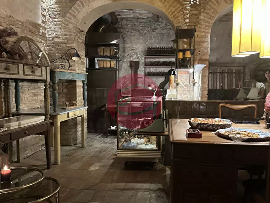 Immagine 2 di Negozio in affitto  a Santarcangelo Di Romagna