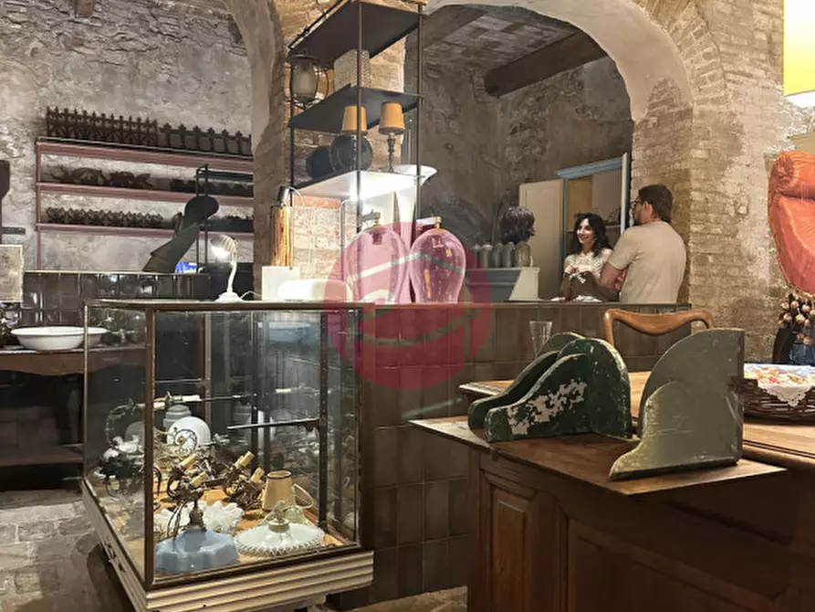 Immagine 3 di Negozio in affitto  a Santarcangelo Di Romagna