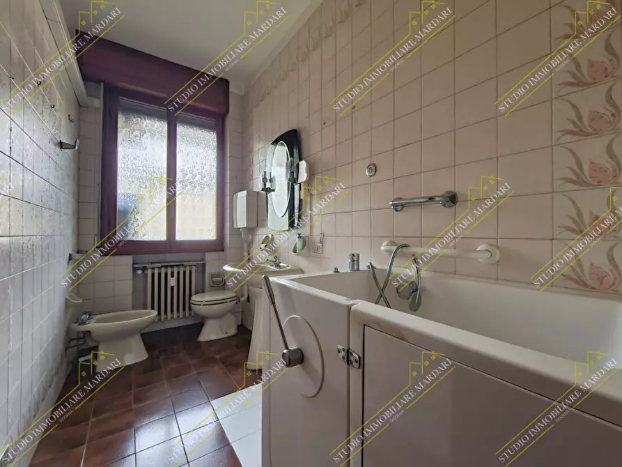 Immagine 40 di Appartamento in vendita  in via Marzabotto 116 a Modena