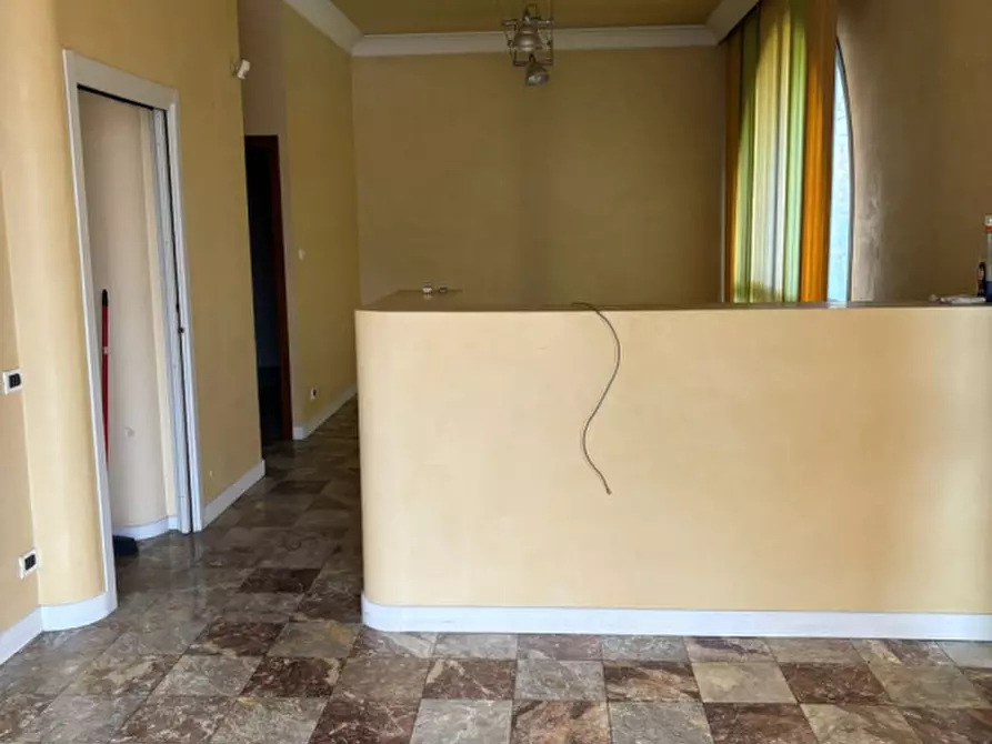 Immagine 2 di Negozio in vendita  in strà via manzoni, 5 a Stra