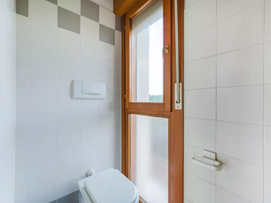 Immagine 3 di Negozio in vendita  in strà via manzoni, 5 a Stra