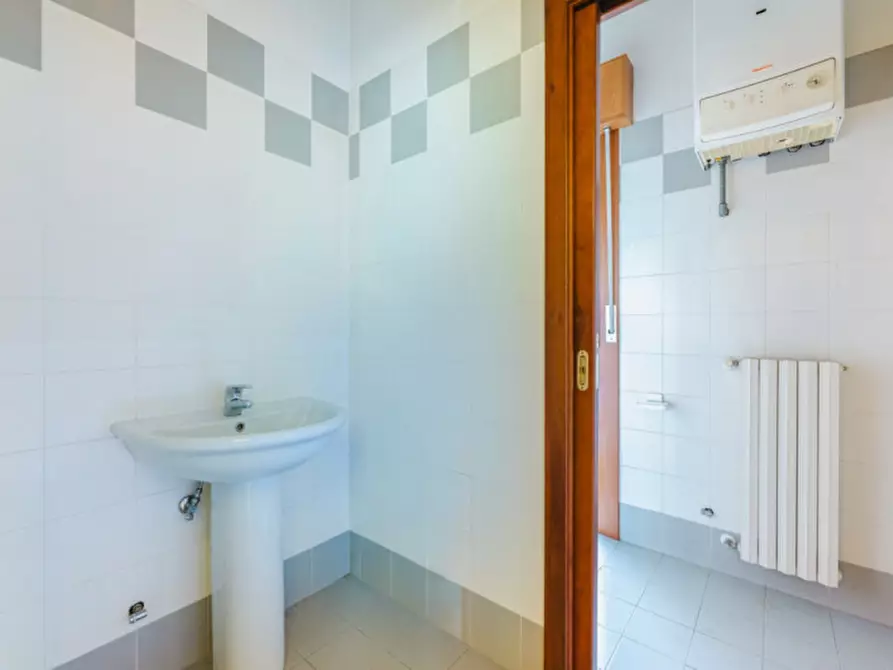 Immagine 4 di Negozio in vendita  in strà via manzoni, 5 a Stra