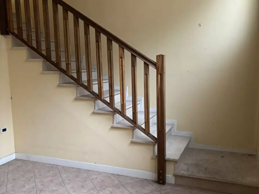 Immagine 4 di Negozio in vendita  in strà via manzoni, 5 a Stra