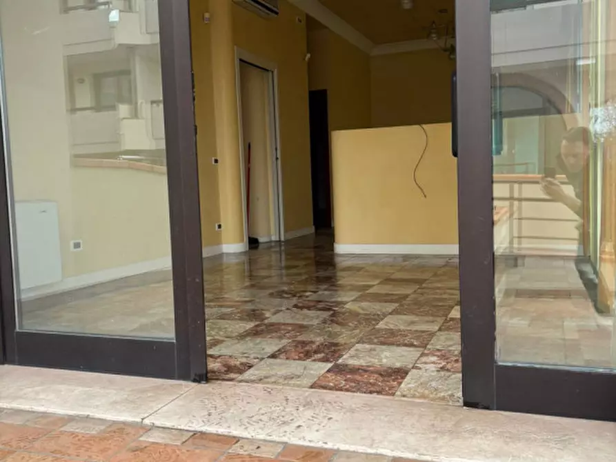 Immagine 5 di Negozio in vendita  in strà via manzoni, 5 a Stra