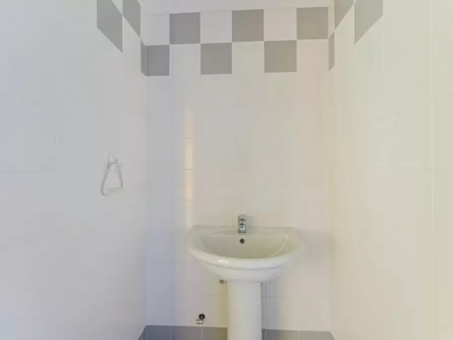 Immagine 6 di Negozio in vendita  in strà via manzoni, 5 a Stra