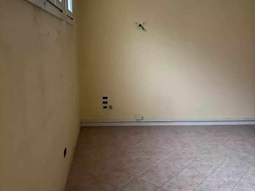 Immagine 6 di Negozio in vendita  in strà via manzoni, 5 a Stra