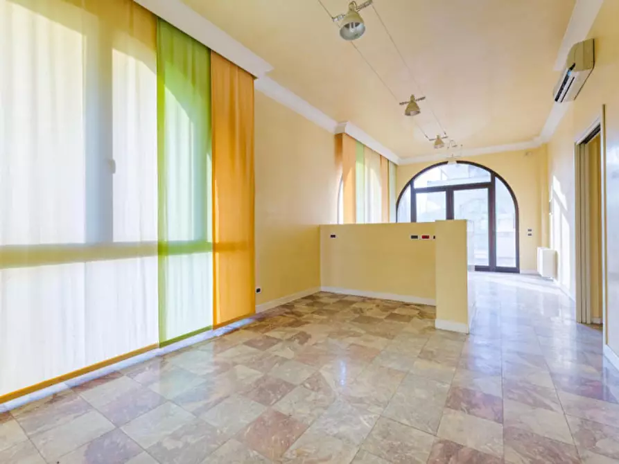 Immagine 7 di Negozio in vendita  in strà via manzoni, 5 a Stra