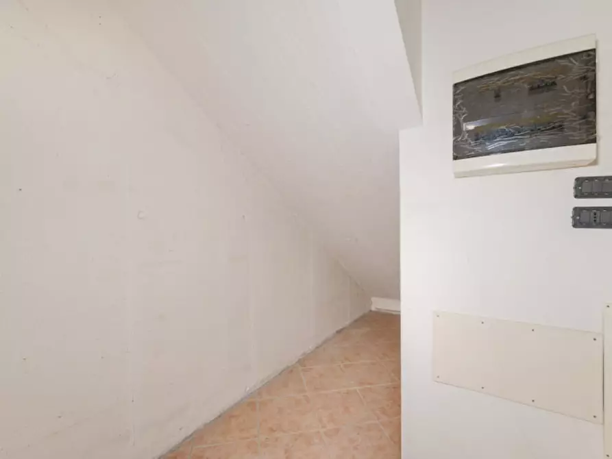 Immagine 9 di Negozio in vendita  in strà via manzoni, 5 a Stra