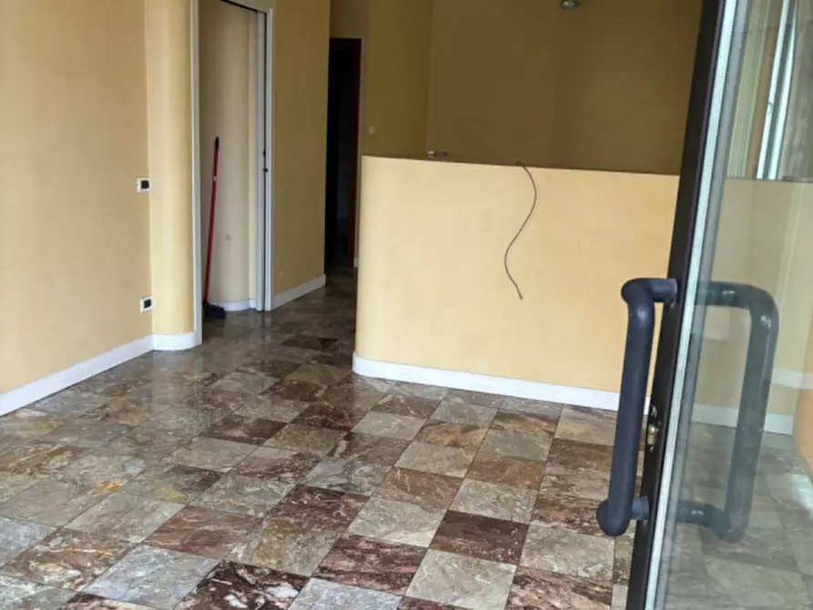 Immagine 8 di Negozio in vendita  in strà via manzoni, 5 a Stra