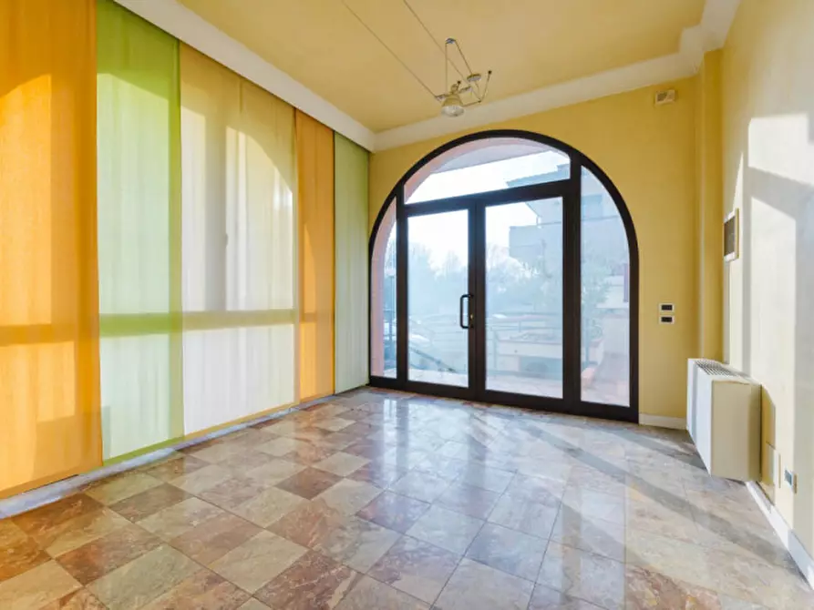 Immagine 10 di Negozio in vendita  in strà via manzoni, 5 a Stra