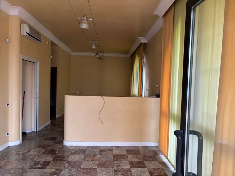 Immagine 9 di Negozio in vendita  in strà via manzoni, 5 a Stra