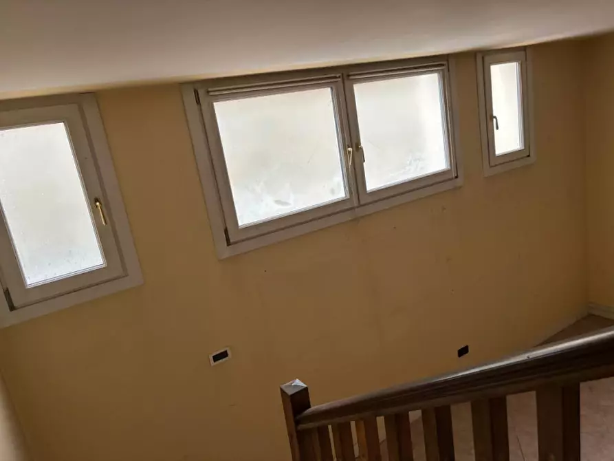 Immagine 10 di Negozio in vendita  in strà via manzoni, 5 a Stra