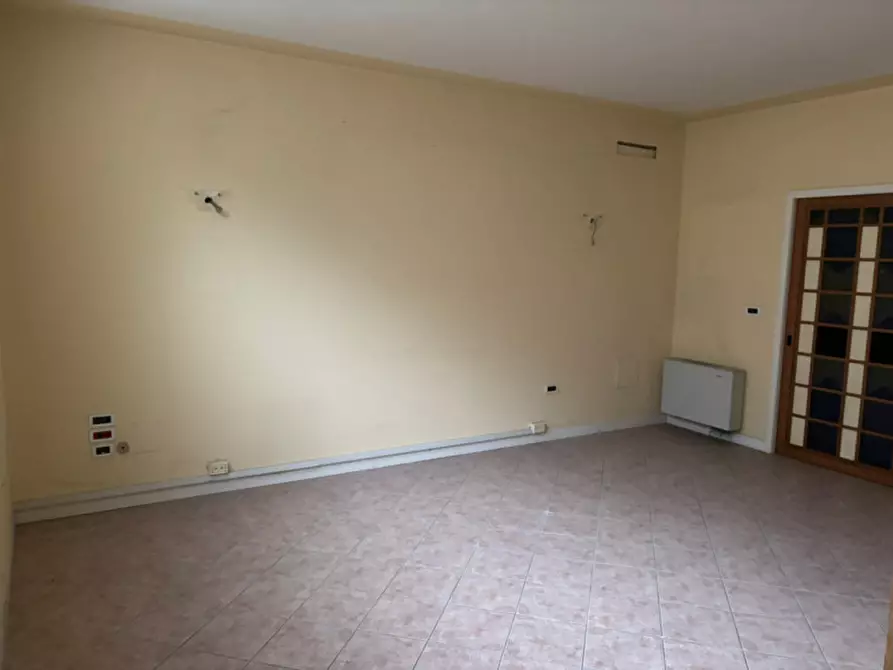 Immagine 11 di Negozio in vendita  in strà via manzoni, 5 a Stra