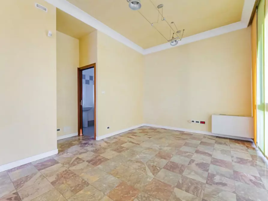 Immagine 13 di Negozio in vendita  in strà via manzoni, 5 a Stra