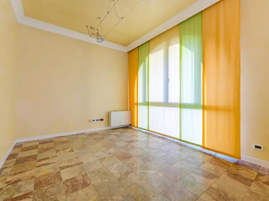 Immagine 14 di Negozio in vendita  in strà via manzoni, 5 a Stra