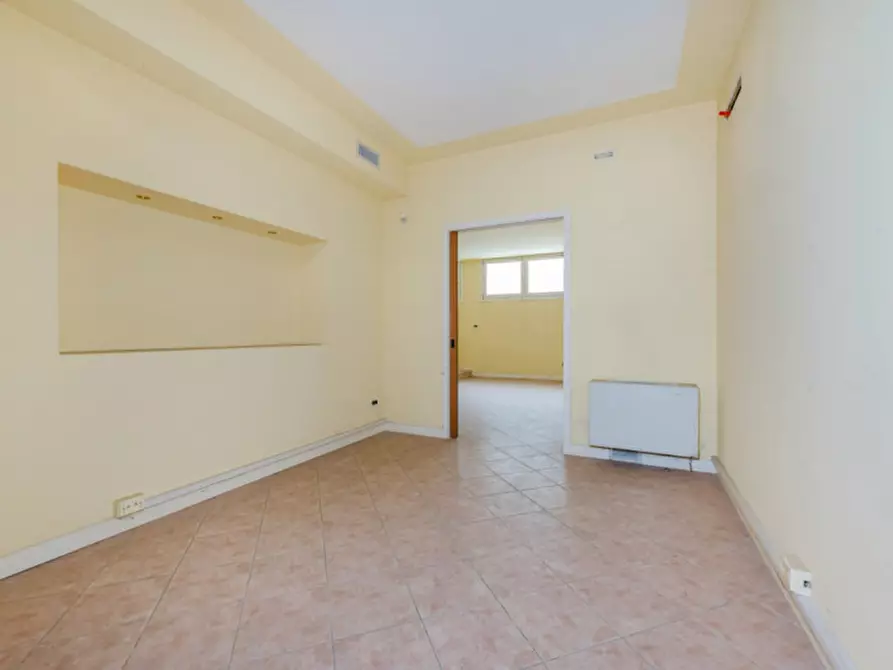 Immagine 15 di Negozio in vendita  in strà via manzoni, 5 a Stra