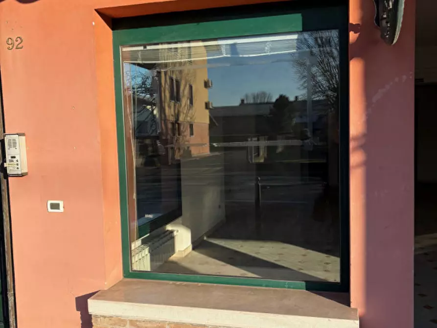 Immagine 3 di Negozio in vendita  in Via Vetrego,92 a Mirano