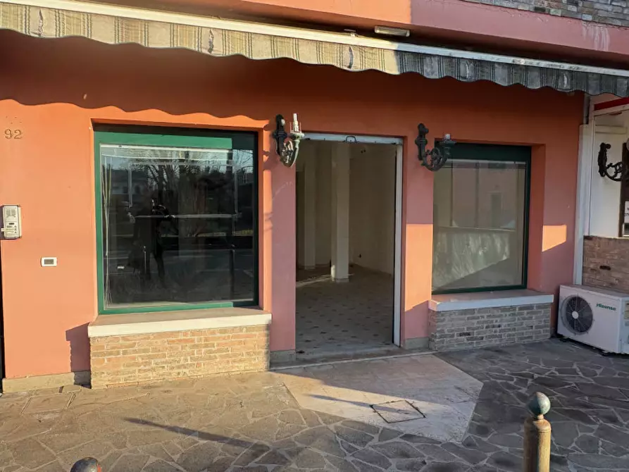 Immagine 4 di Negozio in vendita  in Via Vetrego,92 a Mirano