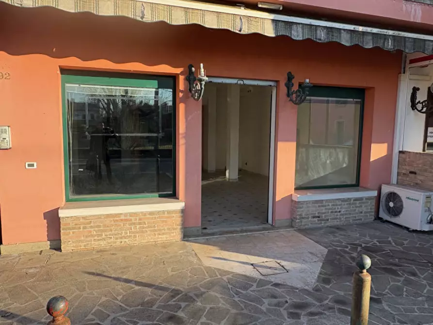 Immagine 5 di Negozio in vendita  in Via Vetrego,92 a Mirano